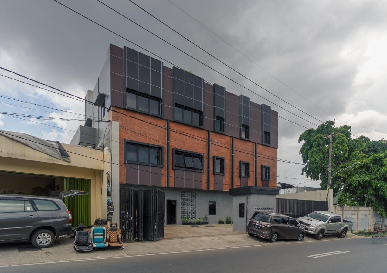Reddoorz Near Puri Indah Mall Jacarta Exterior foto