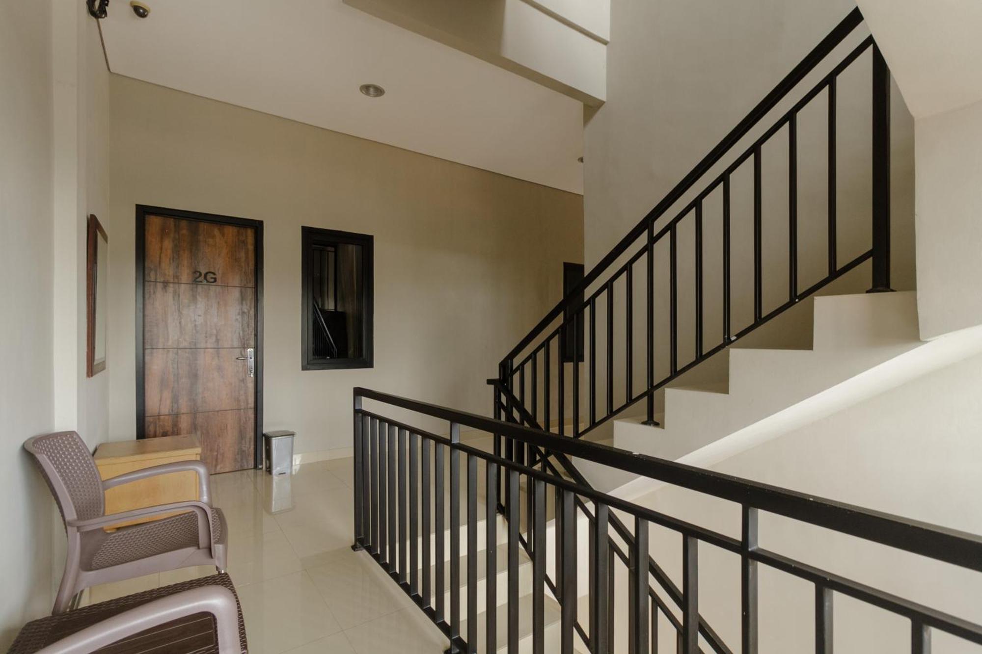 Reddoorz Near Puri Indah Mall Jacarta Exterior foto