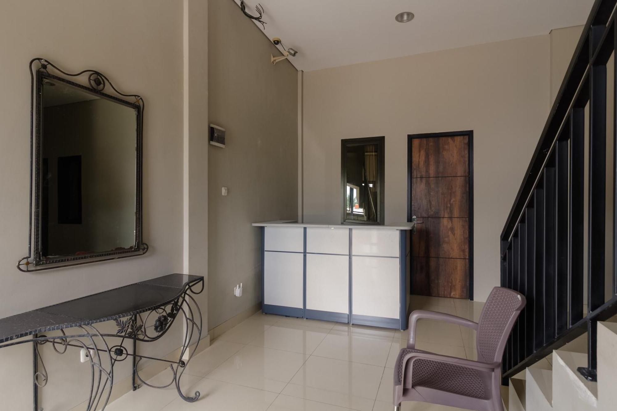 Reddoorz Near Puri Indah Mall Jacarta Exterior foto